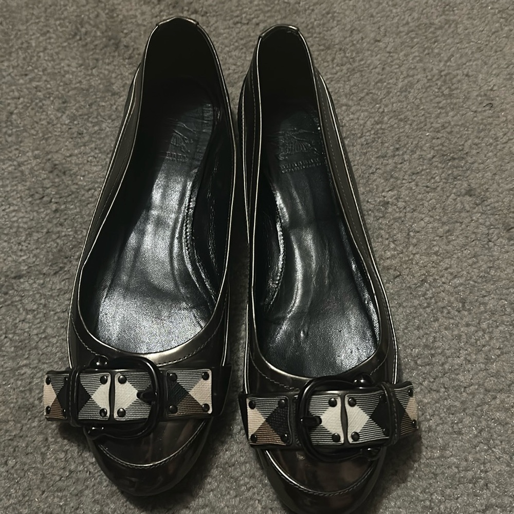 Burberry Flat Shoes need repair